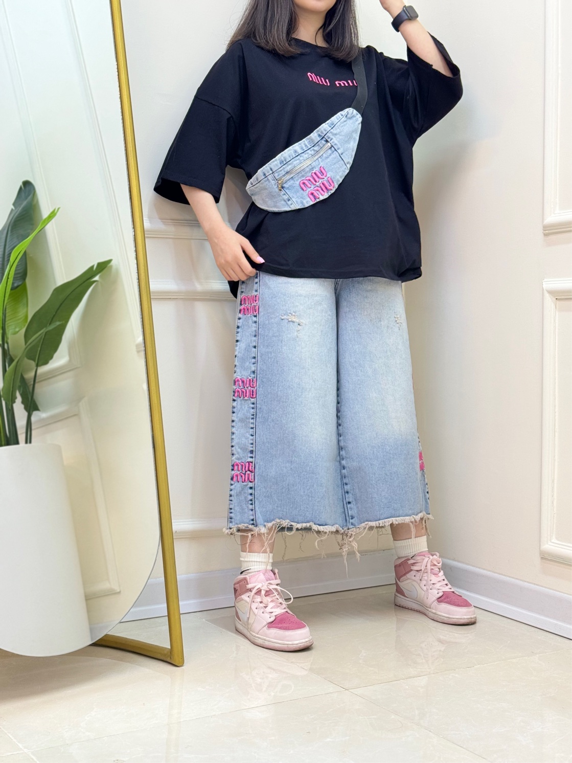 8B1B24B5-4F6B-4F7F-9B35-BD2F0171DB56 سه تیکه MiUMiU واید - Image 1