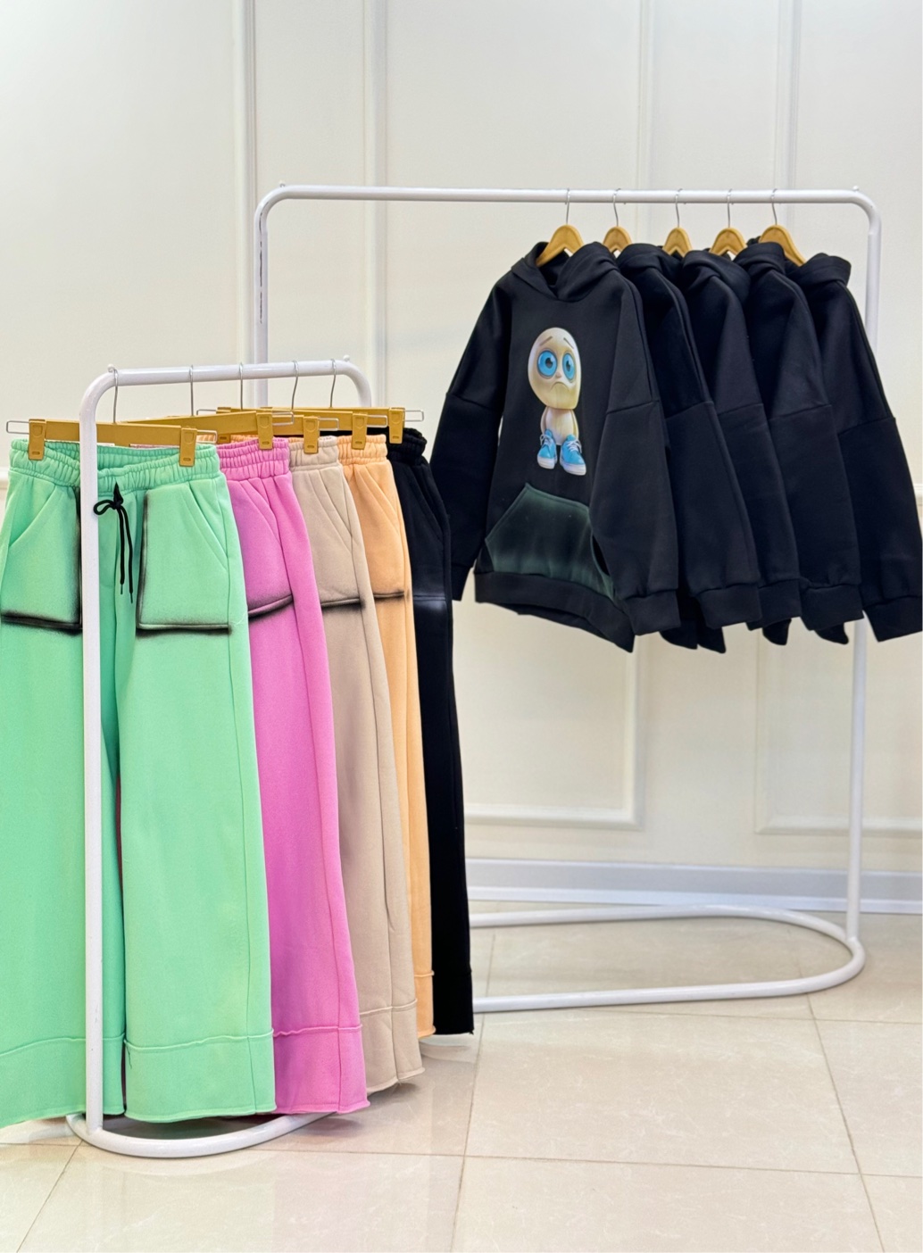 BD4AF974-C609-40C3-A850-EC718144EAE0 سه تیکه عروسکی چوب - Image 1