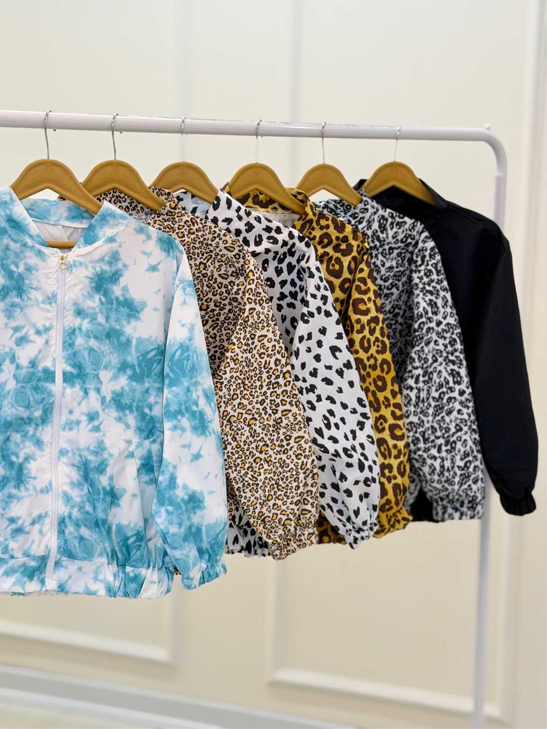 025165AE-E77D-4A47-86EA-C48ACC7CB21B بامبر طرح دار - Image 1