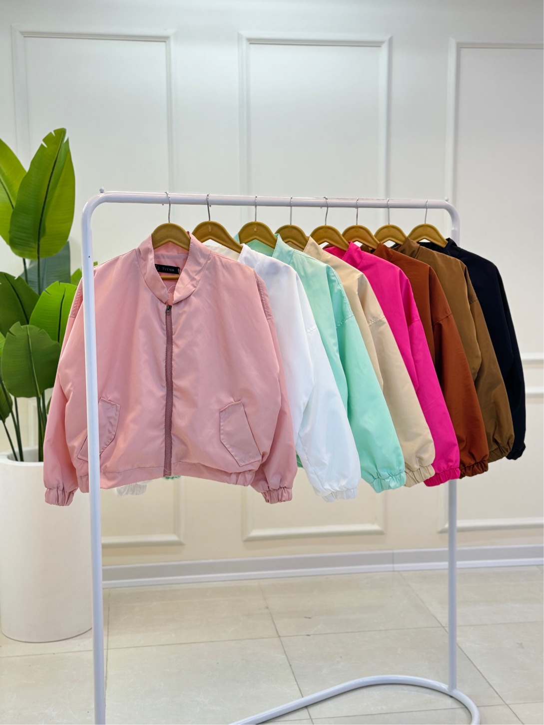 10AFF585-5AC8-4551-8EDE-1AA406FE5135 بامبر آیدین - Image 1